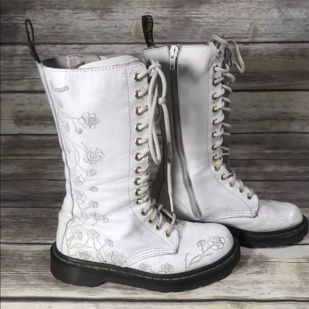 Dr Martens Boots White Rose Pattern size 37 / 6 us